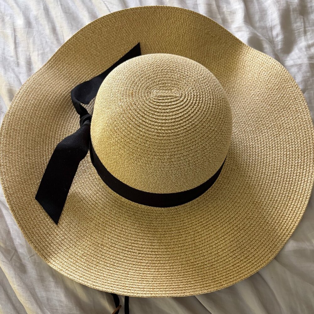 Furtalk Wide Brim Straw Hat, Foldable, With Sun Protection and Chin Strap. NWT. - Picture 2 of 2
